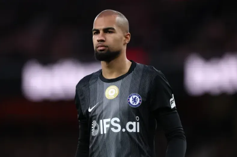 体育赛事-米克尔：桑切斯在对阵枪手表现一团糟，蓝军必须买顶级门将